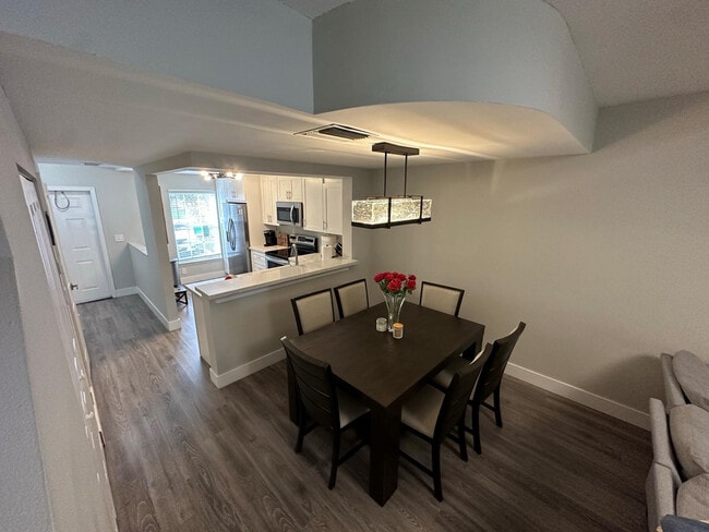 Building Photo - 4912 SW 31st Terrace