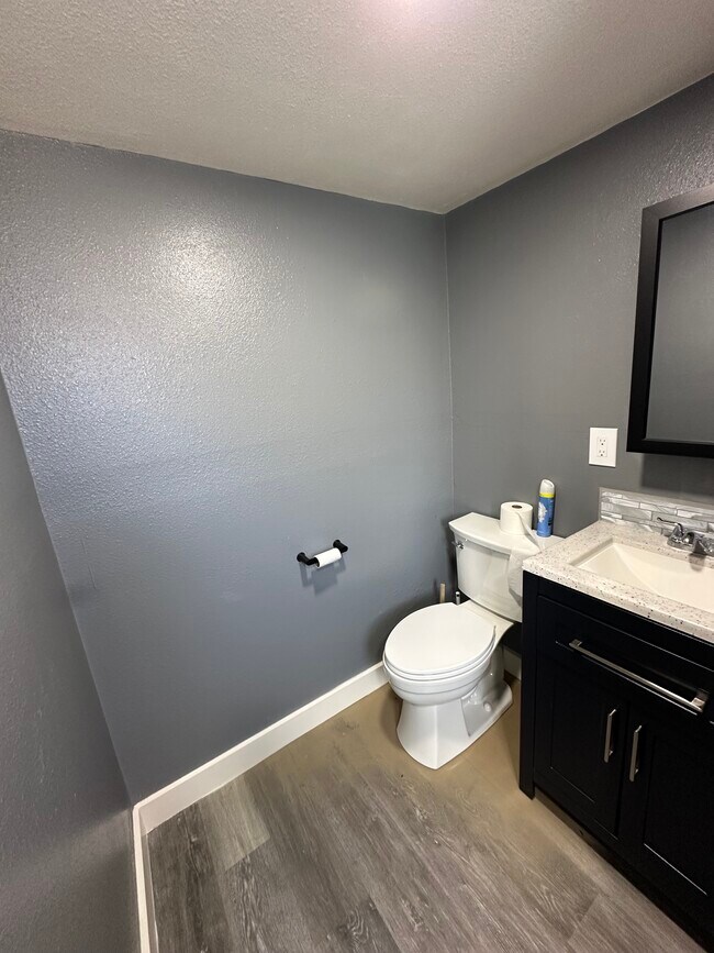 Foto del edificio - 814 Edgar Ave