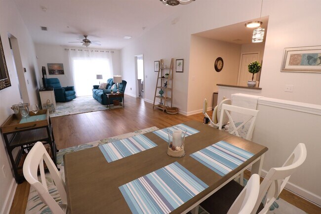 Foto del edificio - 922 Golden Lake Loop