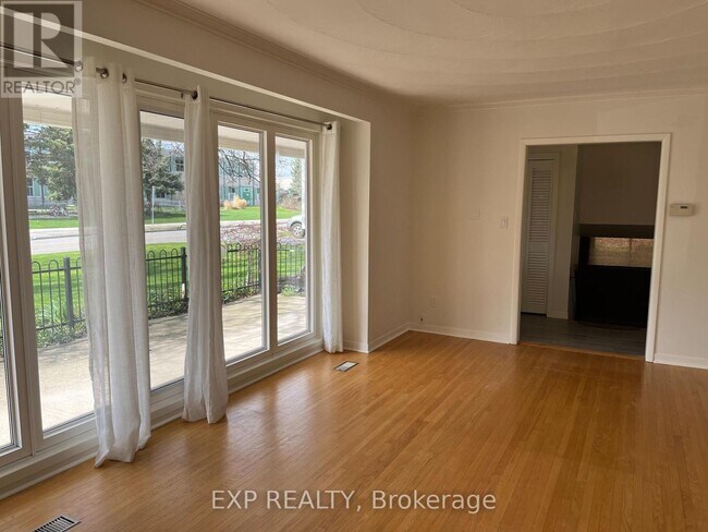 Photo du bâtiment - 5106 Meadowhill Rd