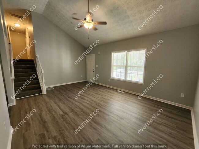 Foto del edificio - 924 Elm Dr