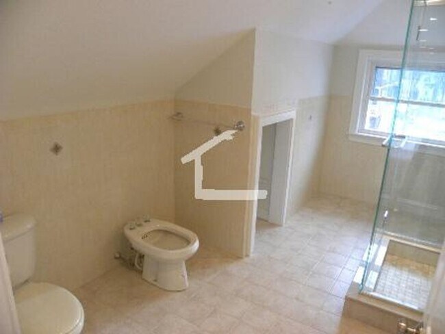 Foto del edificio - 20% off Broker Fee!  Renovated Single Fami...