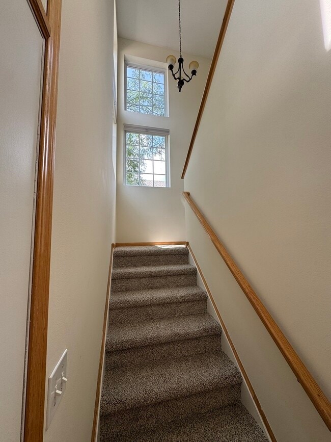 Building Photo - 2268 Vanderbilt Dr