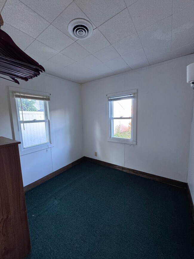 Foto del edificio - 5883 Lake Ln Dr