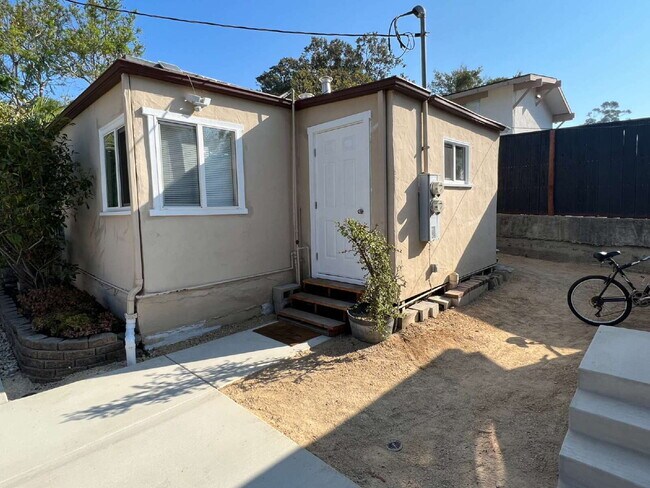 Foto del edificio - AVAILABLE JUNE - Two Blocks From Cal Poly - 1 Bed / 1 Bath
