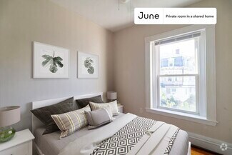 Building Photo - Private bedroom in 4 bed/2 bath Home