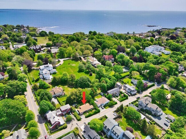 Foto del edificio - 84 Coggeshall Ave
