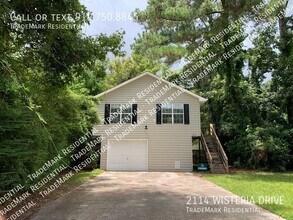 Building Photo - 2114 Wisteria Dr