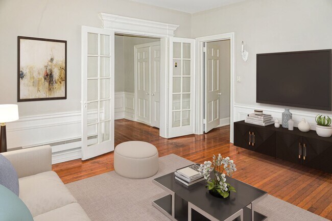 Foto del edificio - Updated 4 Bed / 2 Bath - Quiet Location, P...