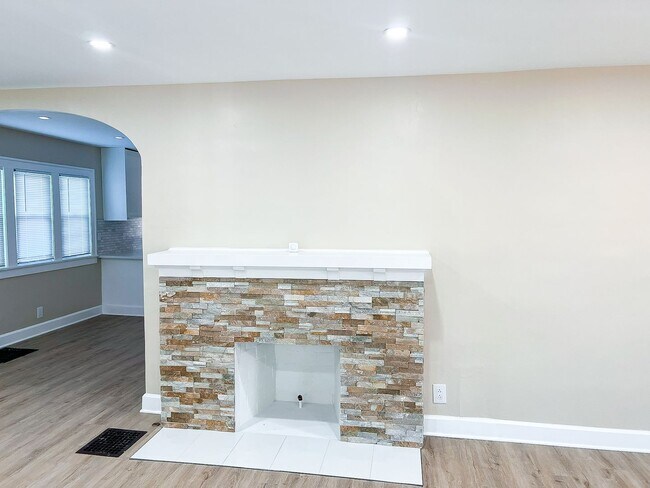 Foto del edificio - 623 W 40th St