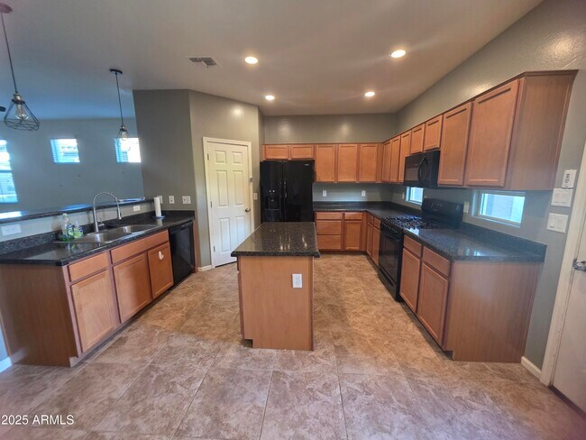 Foto del edificio - 9 S 195th Ln