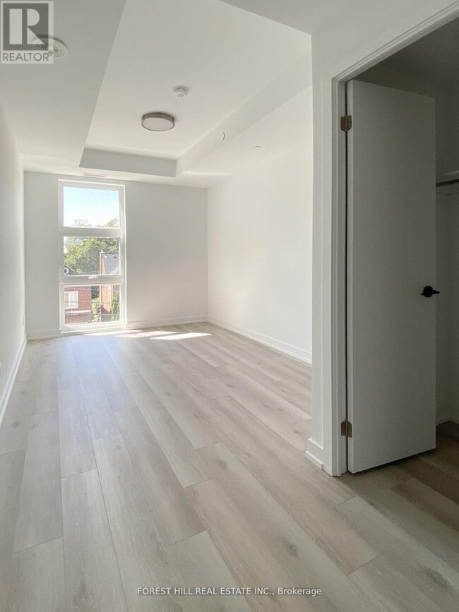 Photo du bâtiment - 2000 Bathurst St