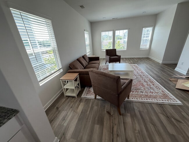 Building Photo - Room in Townhome on Tears Ln