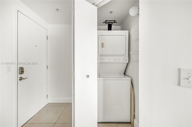 Foto del edificio - 3180 SW 22nd St