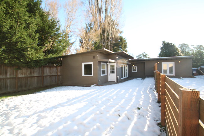 Foto del edificio - 24012 Vashon Hwy SW