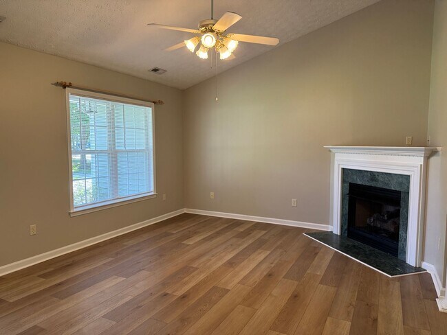 Foto del edificio - Sweet Home in Tucker Creek Estates