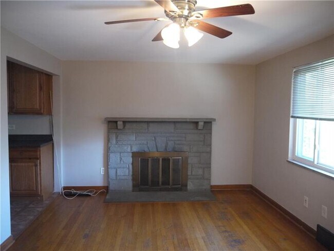 Building Photo - 610 Thorn St