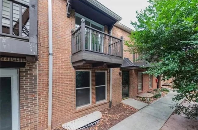 Building Photo - Room in Townhome on Cardigan Cir