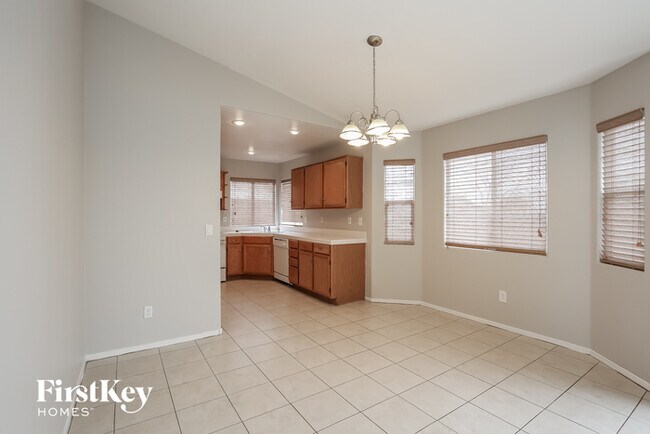 Foto del edificio - 5820 Meadow Dale Dr