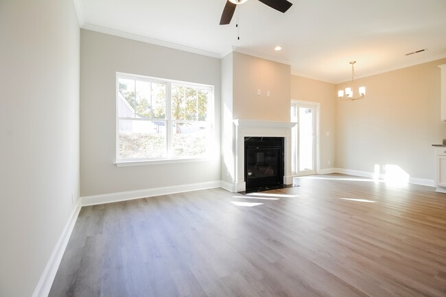 Building Photo - 150 N Church St