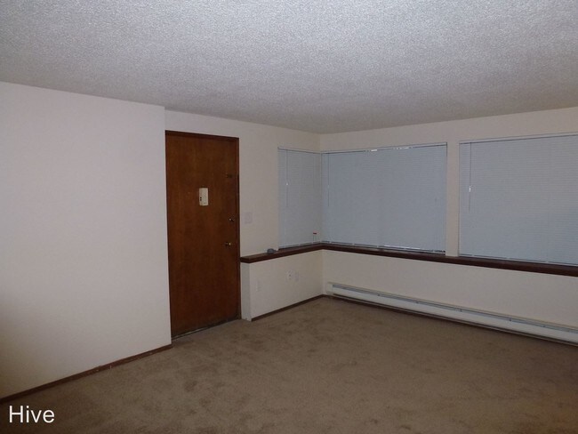 Building Photo - 407 N 87th St