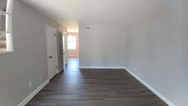 Foto del edificio - 2432 Pruitt St