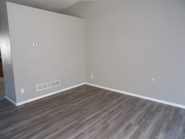 Building Photo - 4979 Butterfield Dr
