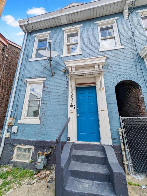 Primary Photo - 257 37th St