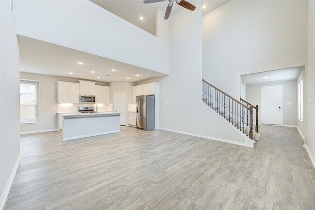 Foto del edificio - 821 Laguna Grn Ln