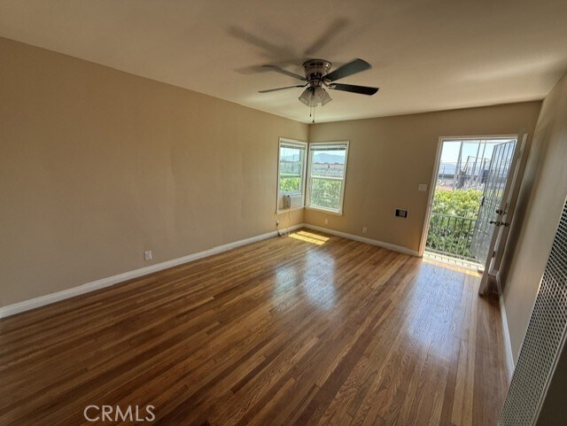 Foto del edificio - 1002 N Glenoaks Blvd