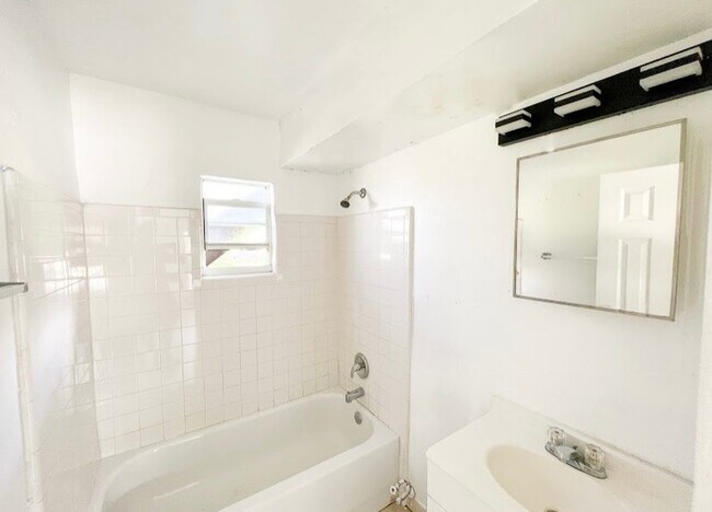 Foto del edificio - 3100 Orange Center Blvd