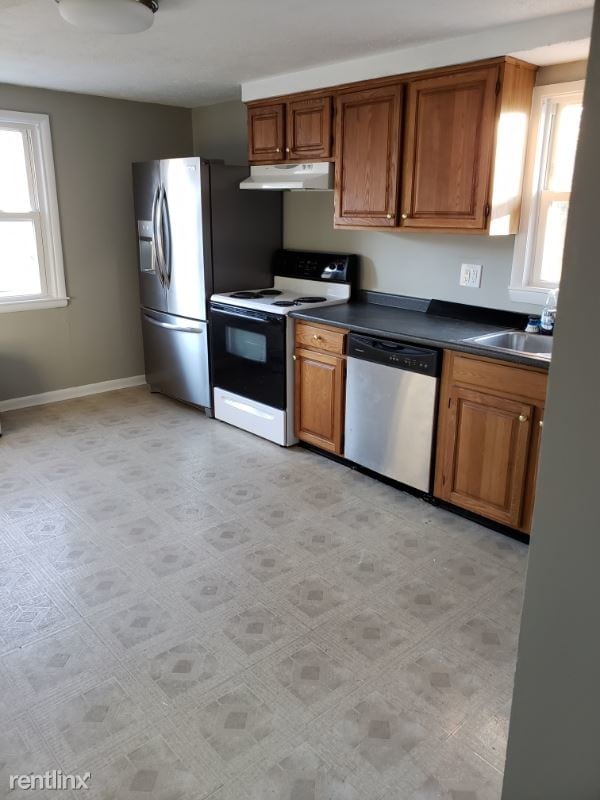 Building Photo - 3 br, 1 bath Apartment - 5 Carver St A Unit A