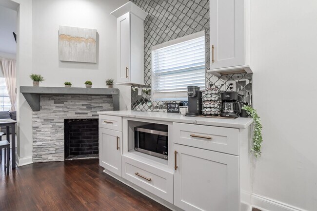 Building Photo - Spacious 4BR House in Atlanta
