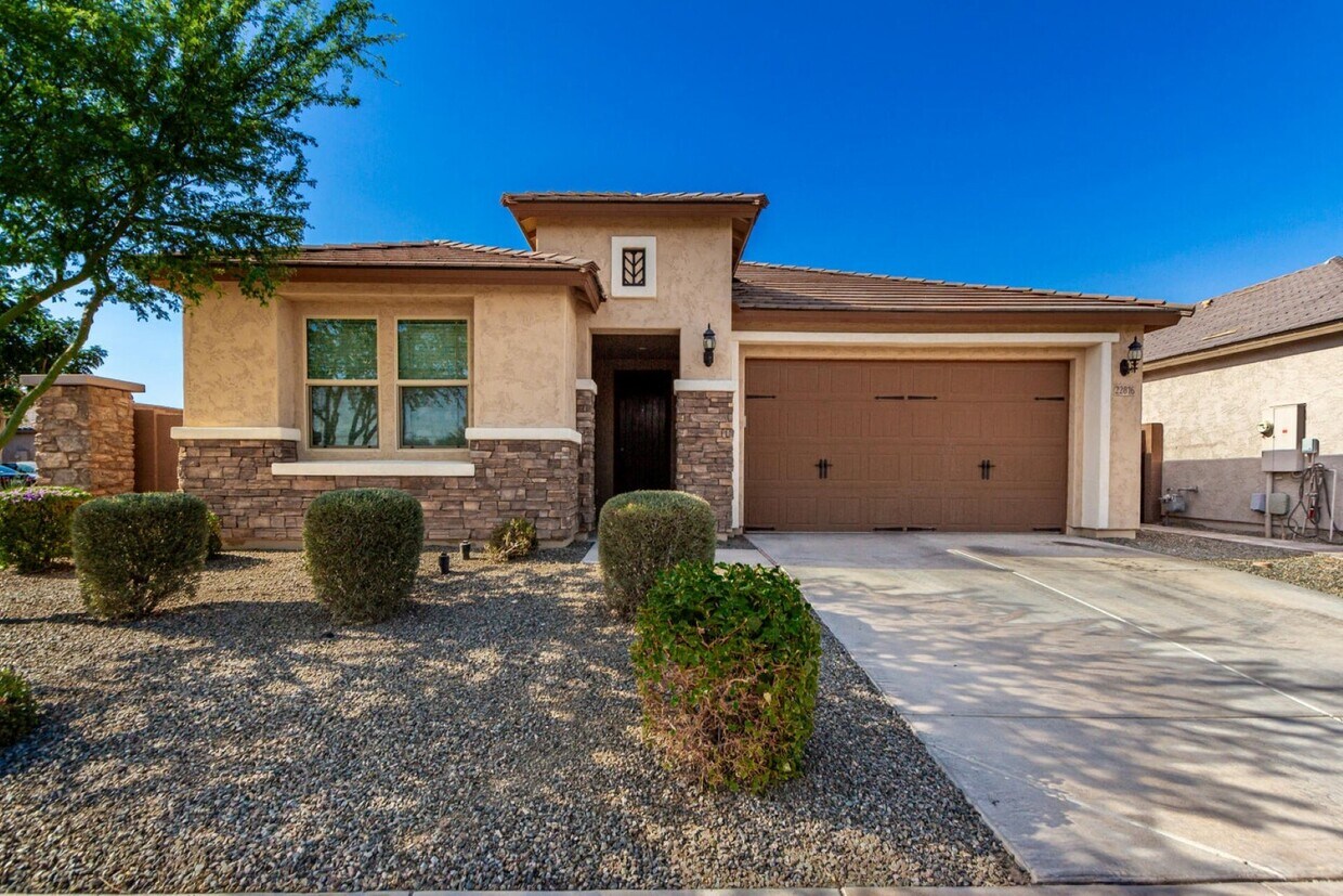 Foto principal - 22816 E Indiana Ave