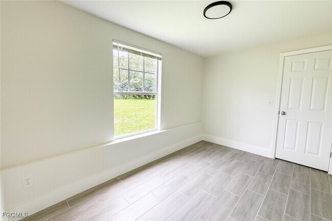 Foto del edificio - 581 Wood Ave