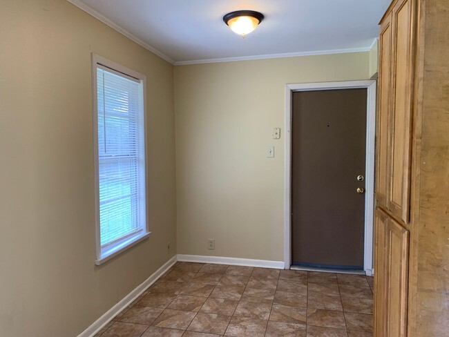 Building Photo - 4009 Bahama Dr