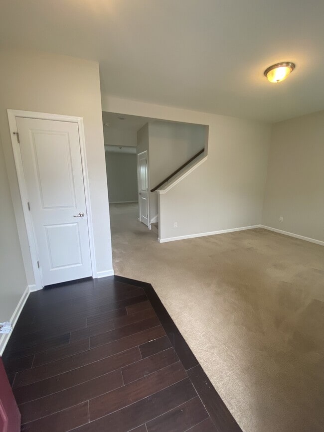 Building Photo - 475 Parmley Ln
