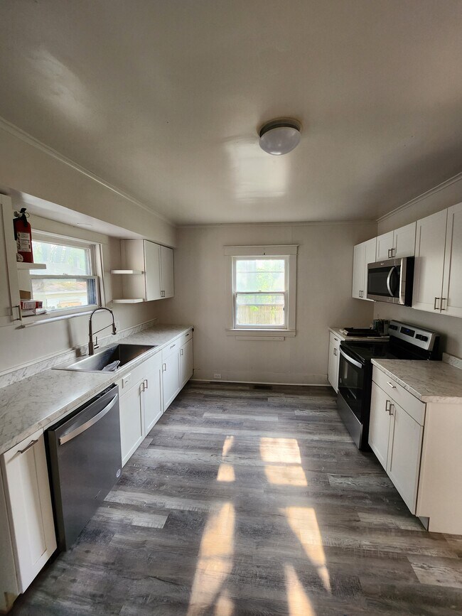 Building Photo - 1312 Hotop Ave