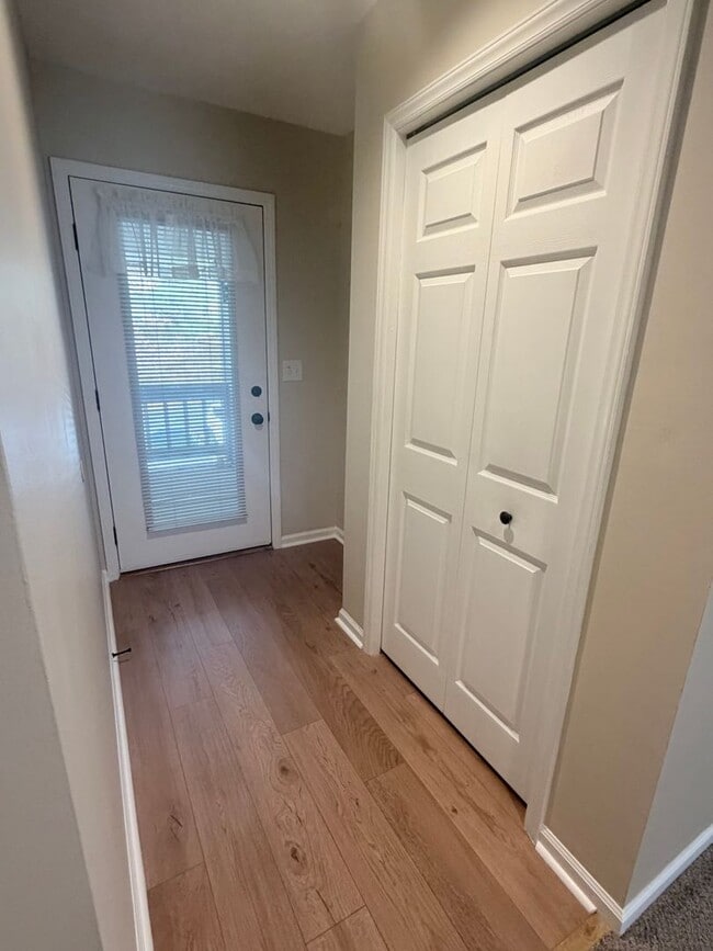 Foto del edificio - Great Location - 2 Bed, 2 Bath Condo Available Now!