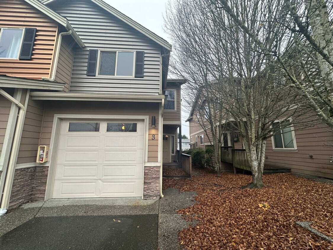 Foto principal - Beautiful 3 Bedroom Townhouse in Lynnwood!