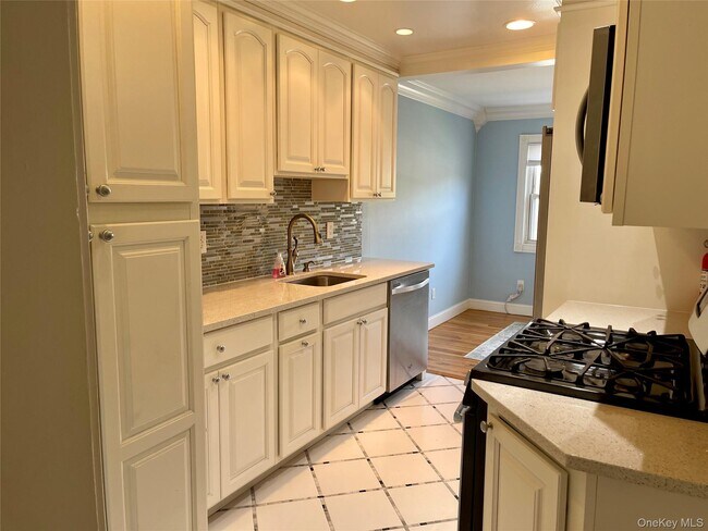 Building Photo - 6 Church Ln