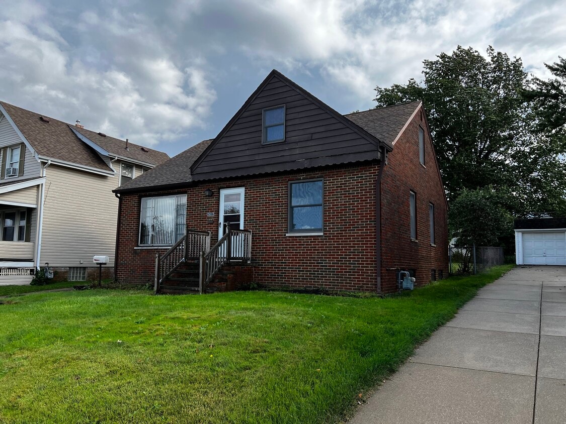 Foto principal - 7417 Kenilworth Ave