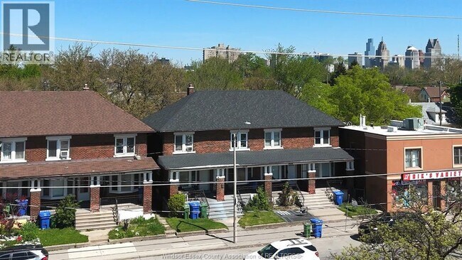 Building Photo - 1424 Wyandotte St W