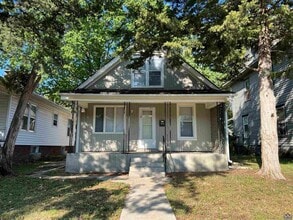 Building Photo - 1605 SW Clay St