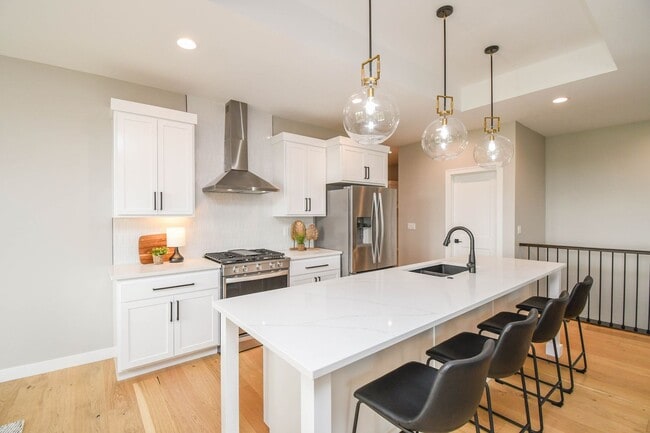 Building Photo - 1520 N Marlowe Ave