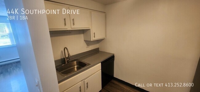 Foto del edificio - 44 Southpoint Dr