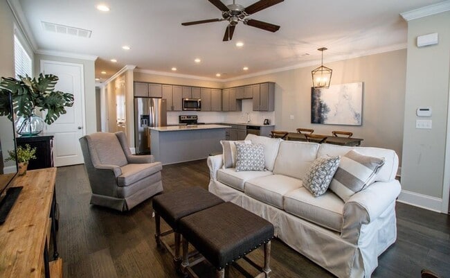 Building Photo - 3BD/3BA FOR RENT IN THE RESERVE