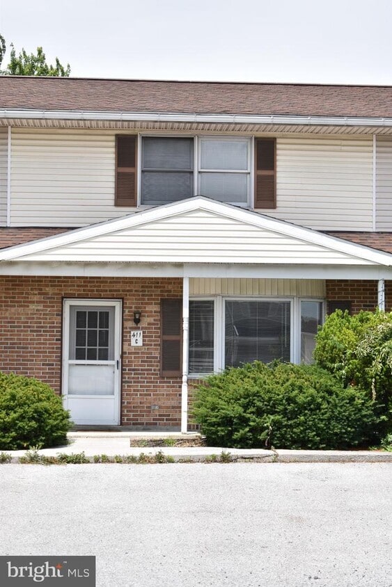 411 W Baltimore St, Greencastle, PA 17225 Townhome Rentals in