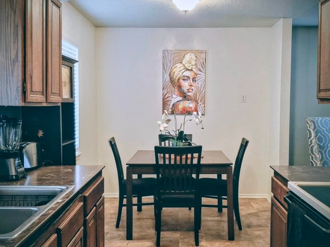 Building Photo - 1409 Paseo del Oro