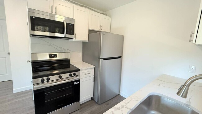 Foto del edificio - 224 Grape Hollow Rd